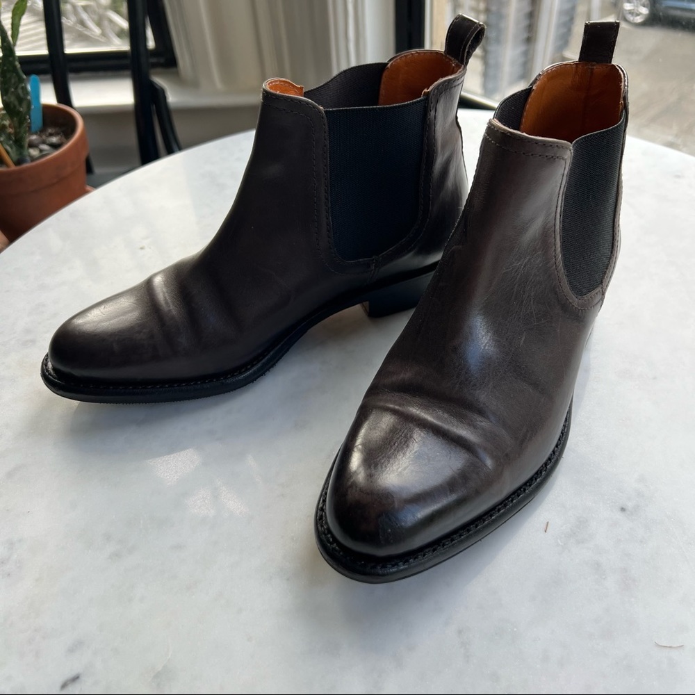 Frye Dorado Chelsea Boots 6